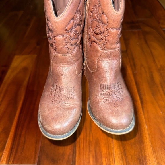 Brown Western Style Boots - Picture 2 of 8
